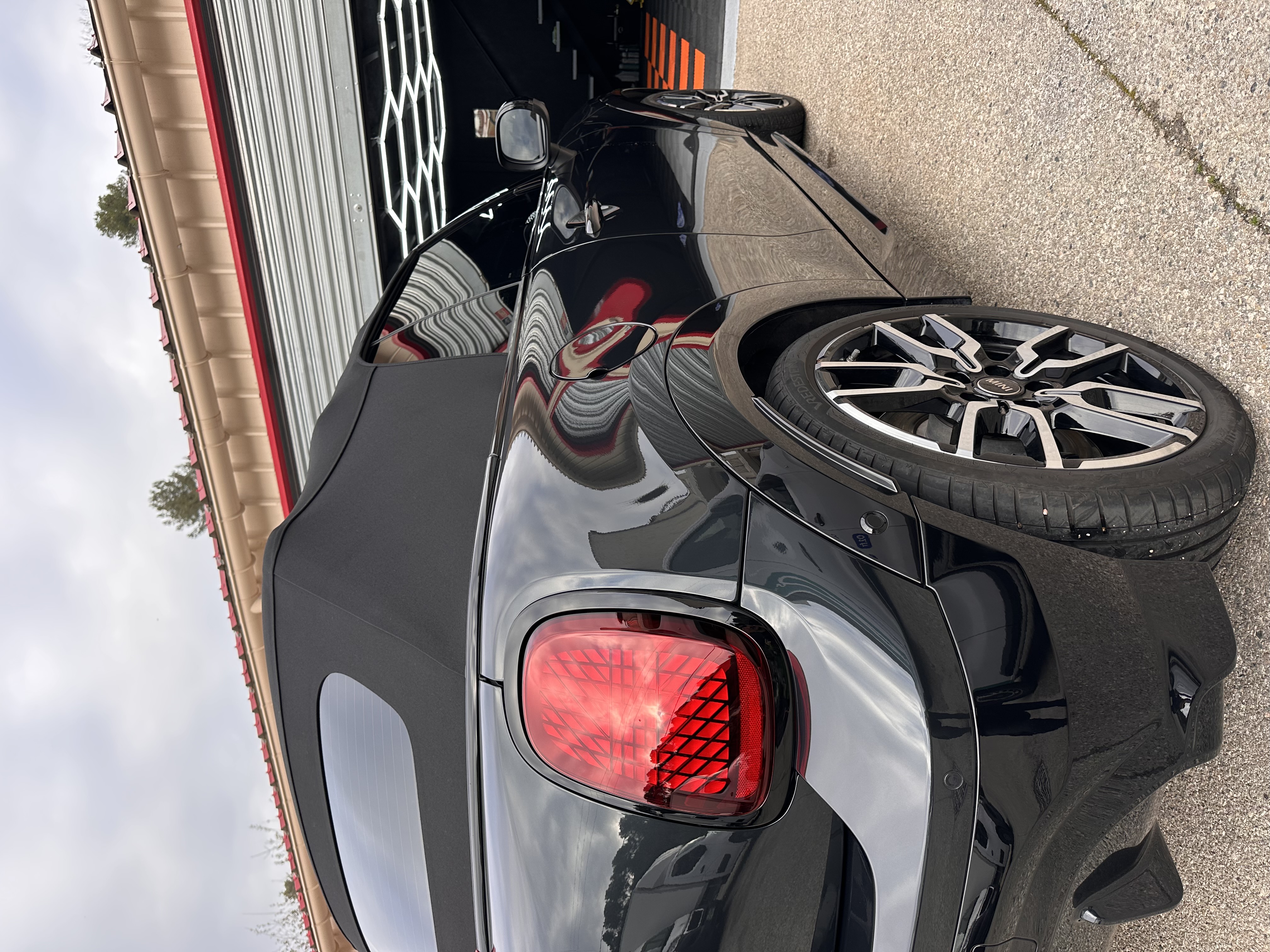 Plastiques voiture rénovés